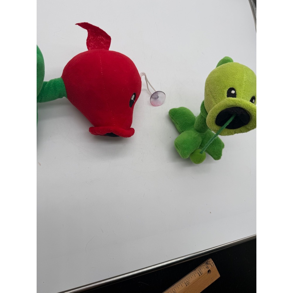 Plants vs Zombies Peashooter Plush Set Green Red 6 inch Stuffed Toy EA Jazwares